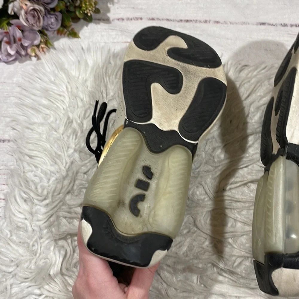 Nike Air Max Cream Gold Lace Up Verona Sneakers